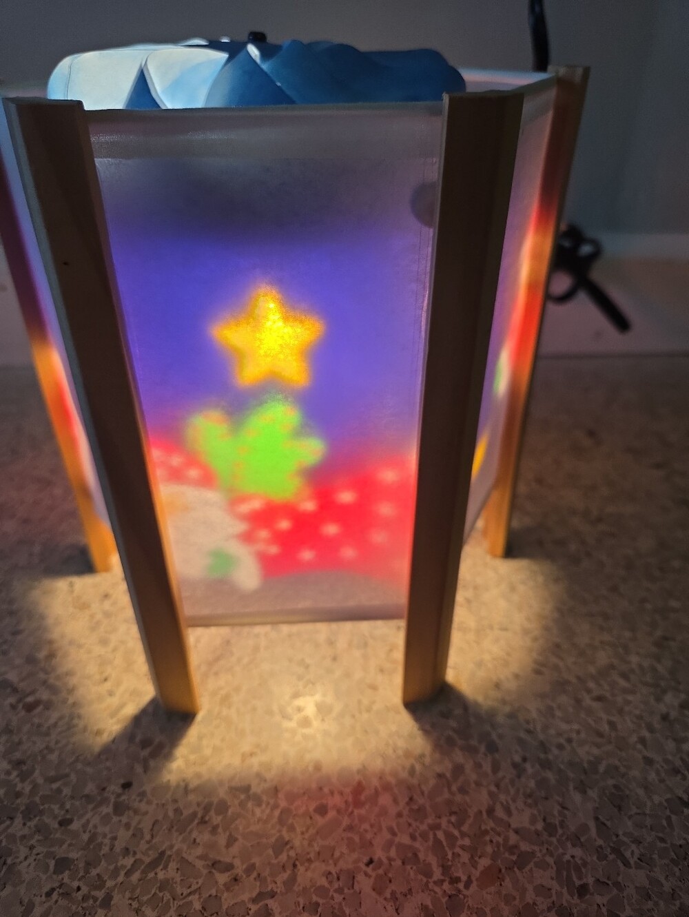 Rare Honeycomb Magic Spinning Motion Lamp Light Christmas Theme Vintage 1997 Y2K